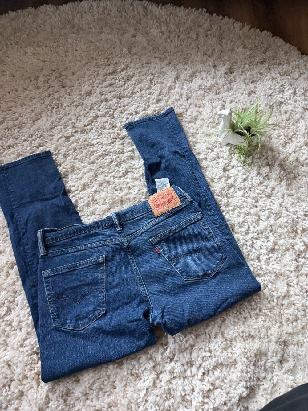 Levi's skinny jeans in a deep blue wash. Slim, fitted silhouette with classic fi